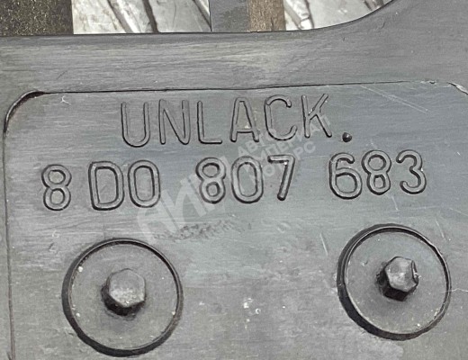 Заглушка (решетка) в бампер передний Audi A4 B5 (8D) 1994-1999  Audi A4 A4 B5 (8D) 1994-1999