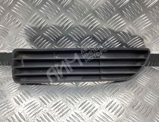Заглушка (решетка) в бампер передний Audi A4 B5 (8D) 1994-1999  Audi A4 A4 B5 (8D) 1994-1999