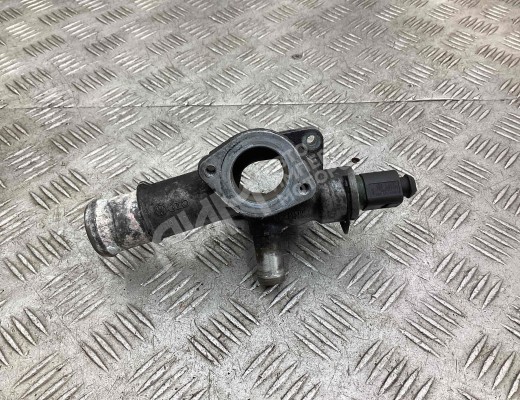 Фланец (тройник) системы охлаждения Volkswagen Golf IV (1J) 1997-2004  Volkswagen Golf Golf IV (1J) 1997-2004