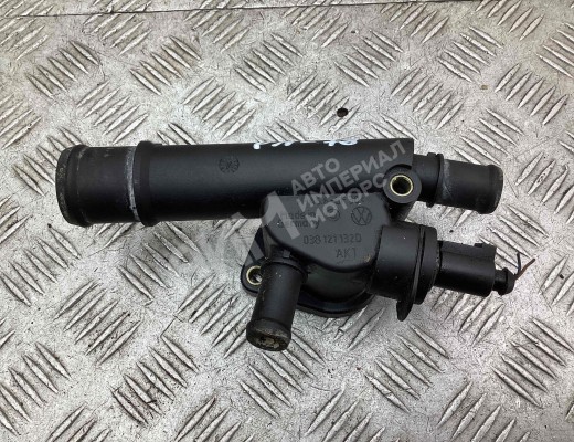 Фланец (тройник) системы охлаждения Volkswagen Golf IV (1J) 1997-2004  Volkswagen Golf Golf IV (1J) 1997-2004