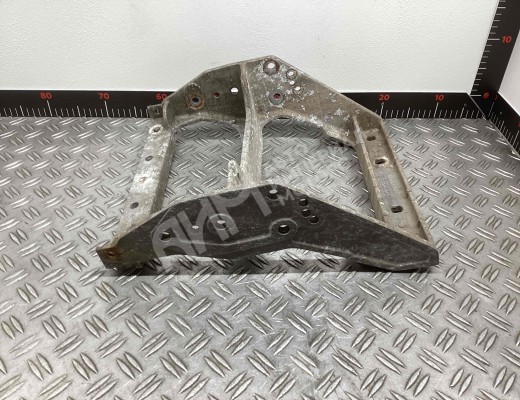 Кронштейн подножки Renault Midlum I 2000-2006  Renault Midlum Midlum I 2000-2006