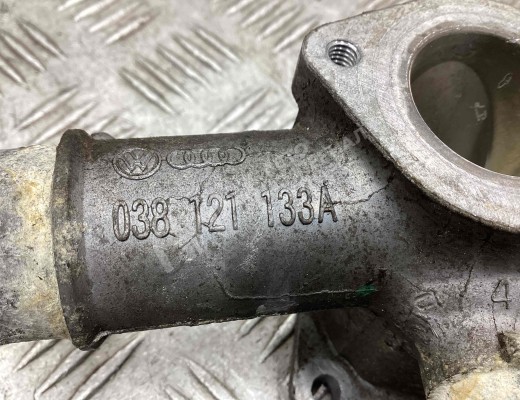 Фланец (тройник) системы охлаждения Volkswagen Golf IV (1J) 1997-2004  Volkswagen Golf Golf IV (1J) 1997-2004
