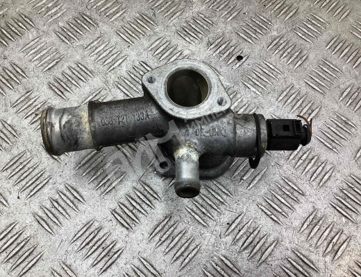 Фланец (тройник) системы охлаждения Volkswagen Golf IV (1J) 1997-2004  Volkswagen Golf Golf IV (1J) 1997-2004