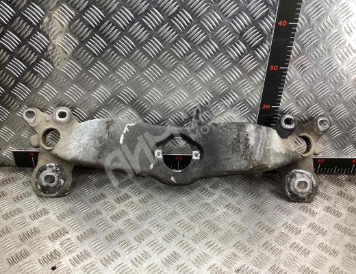 Балка под КПП Audi A4 B6 (8EC, 8E5) 2000-2004  Audi A4 A4 B6 (8EC, 8E5) 2000-2004