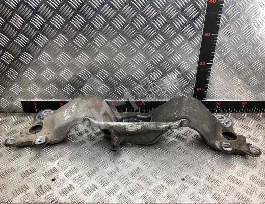 Балка под КПП Audi A4 B6 (8EC, 8E5) 2000-2004  Audi A4 A4 B6 (8EC, 8E5) 2000-2004