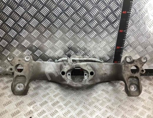 Балка под КПП Audi A4 B6 (8EC, 8E5) 2000-2004  Audi A4 A4 B6 (8EC, 8E5) 2000-2004