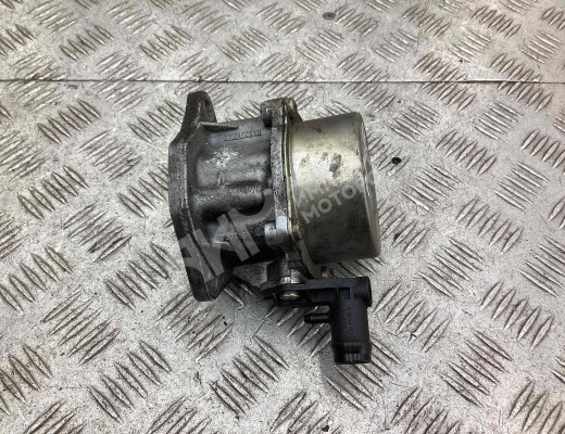 Насос вакуумный Volvo V40 I (VW) 2000-2004 рестайлинг  Volvo V40 V40 I (VW) 2000-2004 рестайлинг