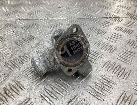 Фланец (тройник) системы охлаждения Audi 80 B3 (89) 1986-1991  Audi 80 80 B3 (89) 1986-1991