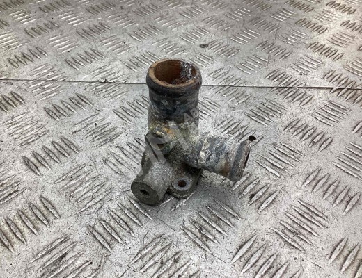 Фланец (тройник) системы охлаждения Audi 80 B3 (89) 1986-1991  Audi 80 80 B3 (89) 1986-1991