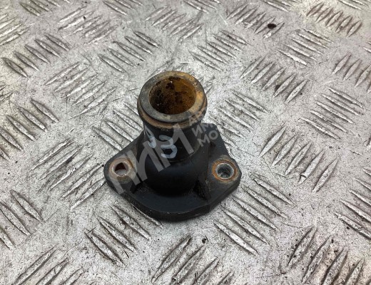 Фланец (тройник) системы охлаждения Audi 80 B3 (89) 1986-1991  Audi 80 80 B3 (89) 1986-1991