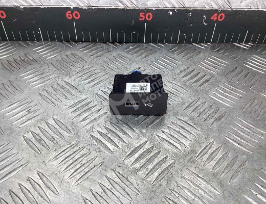 Разъем AUX / USB Geely Tugella (HPBA4) 2022-2024 рестайлинг  Geely Tugella Tugella (HPBA4) 2022-2024 рестайлинг