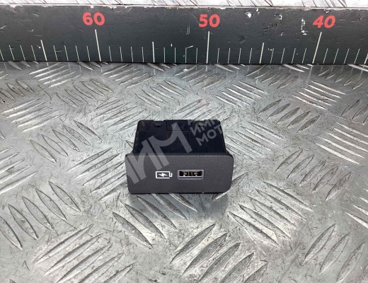 Разъем AUX / USB Geely Tugella (HPBA4) 2022-2024 рестайлинг  Geely Tugella Tugella (HPBA4) 2022-2024 рестайлинг