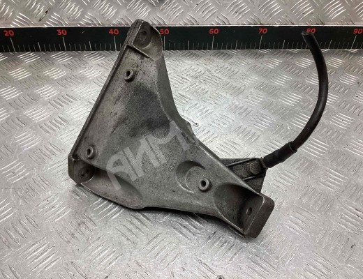 Кронштейн двигателя Volkswagen Passat B5+ (3B) 2000-2005 рестайлинг  Volkswagen Passat Passat B5+ (3B) 2000-2005 рестайлинг