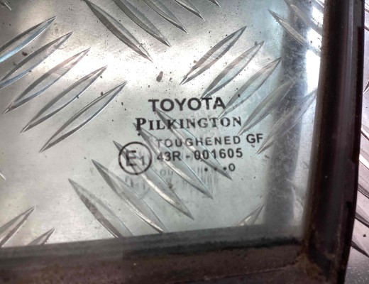Форточка передняя левая Toyota Avensis III (T270) 2008-2015  Toyota Avensis Avensis III (T270) 2008-2015