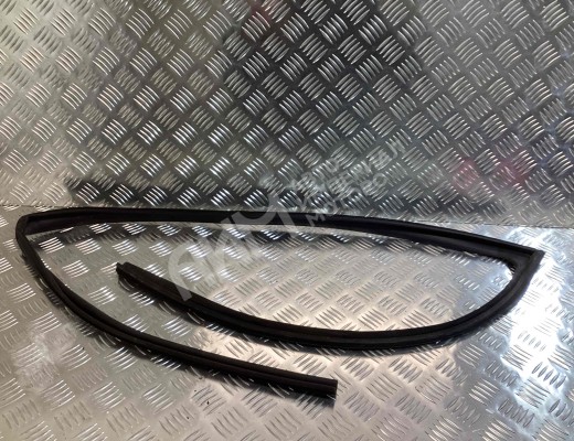 Уплотнитель двери передней левой Toyota Avensis III (T270) 2008-2015  Toyota Avensis Avensis III (T270) 2008-2015