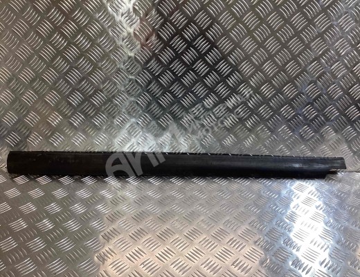 Молдинг двери передней правой Audi 100 C3 1982-1991  Audi 100 100 C3 1982-1991