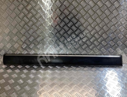 Молдинг двери передней правой Audi 100 C3 1982-1991  Audi 100 100 C3 1982-1991