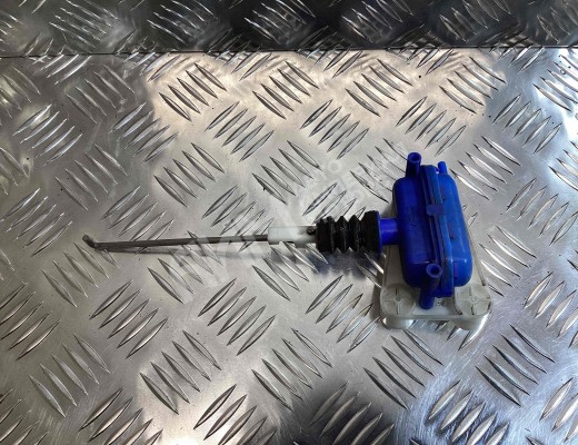 Активатор (привод) замка двери Audi 100 C3 1982-1991  Audi 100 100 C3 1982-1991