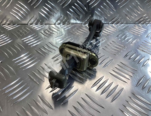 Ограничитель открывания двери передней Ford Focus I 2001-2005 рестайлинг  Ford Focus Focus I 2001-2005 рестайлинг