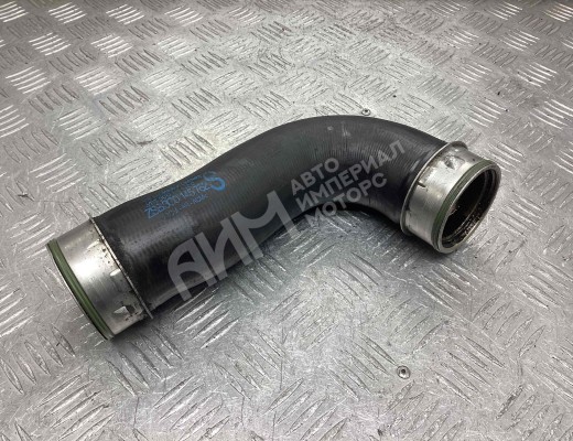 Патрубок интеркулера Volkswagen Passat B6 (3C) 2005-2010  Volkswagen Passat Passat B6 (3C) 2005-2010