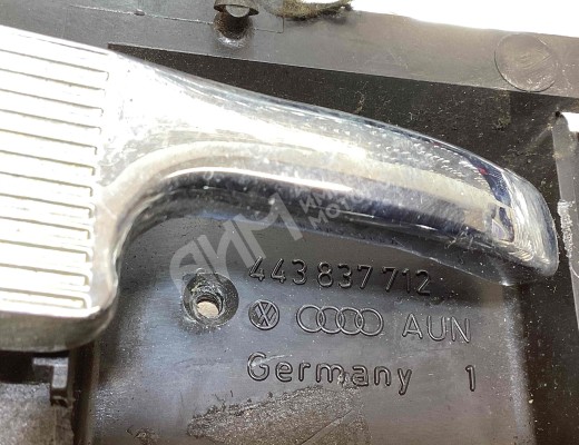 Ручка внутренняя задняя правая Audi 100 C3 1982-1991  Audi 100 100 C3 1982-1991
