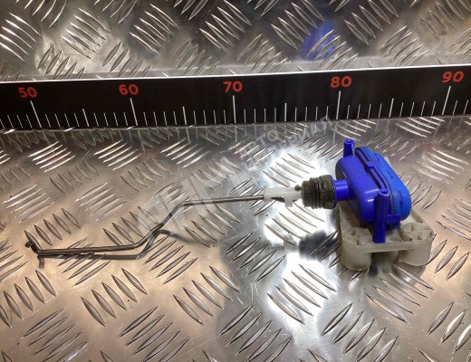 Активатор (привод) замка двери Audi 100 C3 1982-1991  Audi 100 100 C3 1982-1991