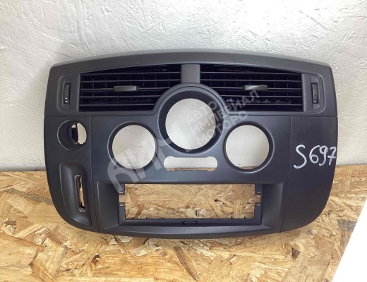 Накладка декоративная центральной консоли Renault Scenic II (JM) 2003-2006  Renault Scenic Scenic II (JM) 2003-2006