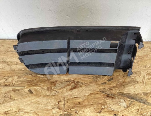 Заглушка (решетка) в бампер передний Volkswagen Polo IV (9N) 2001-2005  Volkswagen Polo Polo IV (9N) 2001-2005