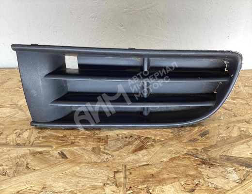 Заглушка (решетка) в бампер передний Volkswagen Polo IV (9N) 2001-2005  Volkswagen Polo Polo IV (9N) 2001-2005