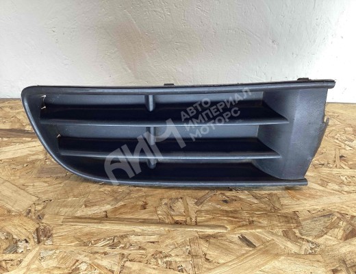 Заглушка (решетка) в бампер передний Volkswagen Polo IV (9N) 2001-2005  Volkswagen Polo Polo IV (9N) 2001-2005