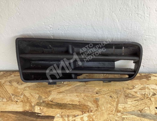 Заглушка (решетка) в бампер Volkswagen Golf IV (1J) 1997-2004  Volkswagen Golf Golf IV (1J) 1997-2004