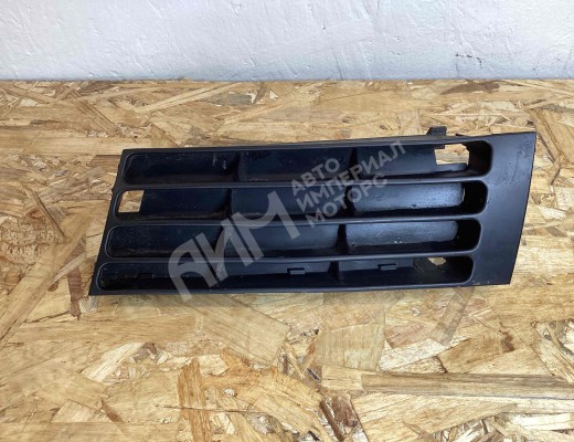 Заглушка (решетка) в бампер передний Audi A4 B5 (8D) 1999-2001 рестайлинг  Audi A4 A4 B5 (8D) 1999-2001 рестайлинг