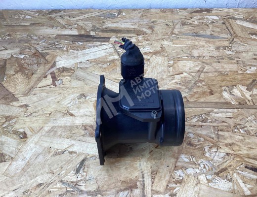 Расходомер воздуха Volkswagen Passat B5 (3B) 1996-2000  Volkswagen Passat Passat B5 (3B) 1996-2000