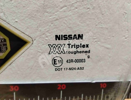 Стекло двери передней левой Nissan Primera II (P11) 1996-2002  Nissan Primera Primera II (P11) 1996-2002
