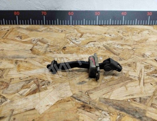 Ограничитель открывания двери передней Nissan Primera II (P11) 1996-2002  Nissan Primera Primera II (P11) 1996-2002