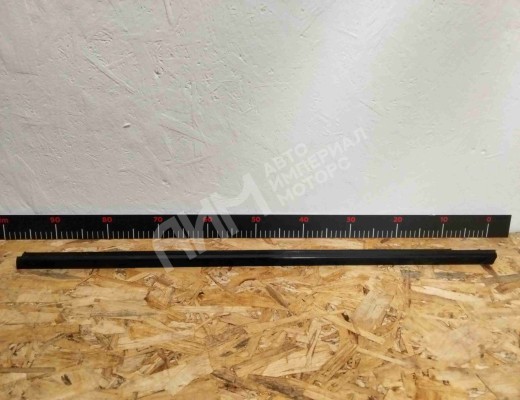 Молдинг стекла двери передней левой наружный Nissan Primera II (P11) 1996-2002  Nissan Primera Primera II (P11) 1996-2002