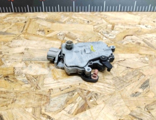 Активатор (привод) замка двери Nissan Primera II (P11) 1996-2002  Nissan Primera Primera II (P11) 1996-2002