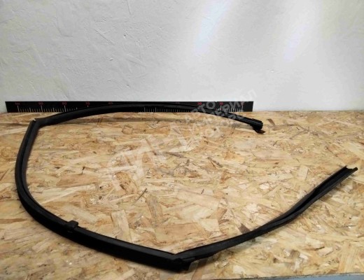 Уплотнитель двери передней левой Nissan Primera II (P11) 1996-2002  Nissan Primera Primera II (P11) 1996-2002