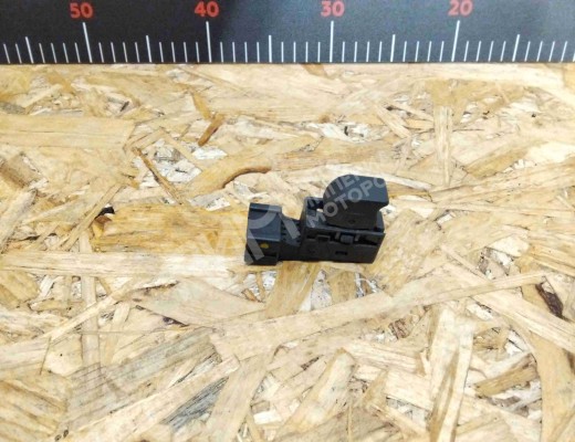 Кнопка стеклоподъемника переднего правого Nissan Primera II (P11) 1996-2002  Nissan Primera Primera II (P11) 1996-2002