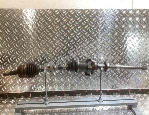 Полуось передняя правая (приводной вал, ШРУС) Nissan X-trail (T30) 2004-2007 рестайлинг  Nissan X-Trail X-trail (T30) 2004-2007 рестайлинг