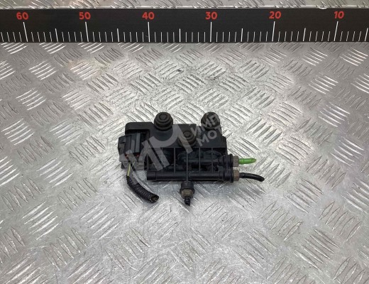 Блок клапанов пневмоподвески Land Rover Discovery III (LA) 2004-2009  Land Rover Discovery Discovery III (LA) 2004-2009