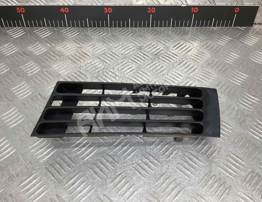 Заглушка (решетка) в бампер передний Audi A4 B5 (8D) 1999-2001 рестайлинг  Audi A4 A4 B5 (8D) 1999-2001 рестайлинг