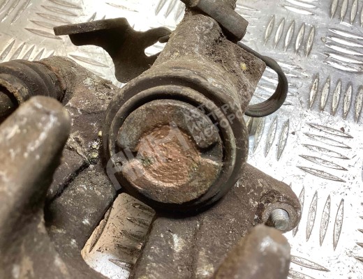 Суппорт задний правый Volkswagen Passat B5 (3B) 1996-2000  Volkswagen Passat Passat B5 (3B) 1996-2000