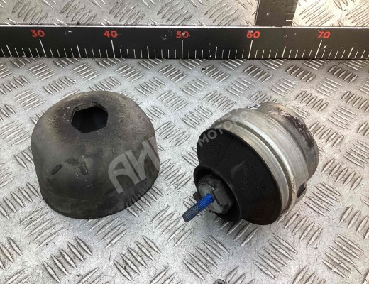 Подушка крепления двигателя Audi A6 C5 (4B) 1997-2001  Audi A6 A6 C5 (4B) 1997-2001