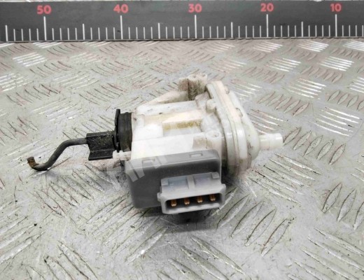 Активатор (привод) замка двери Volkswagen Passat B4 (3A) 1993-1997  Volkswagen Passat Passat B4 (3A) 1993-1997