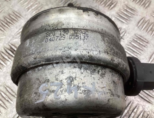 Подушка крепления двигателя Audi A4 B6 (8EC, 8E5) 2000-2004  Audi A4 A4 B6 (8EC, 8E5) 2000-2004