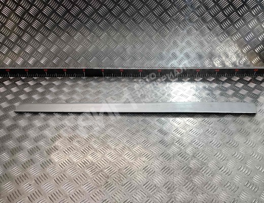 Молдинг двери передней правой Audi A4 B6 (8EC, 8E5) 2000-2004  Audi A4 A4 B6 (8EC, 8E5) 2000-2004