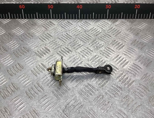 Ограничитель открывания двери передней Mazda 6 I (GG) 2002-2005  Mazda 6 6 I (GG) 2002-2005
