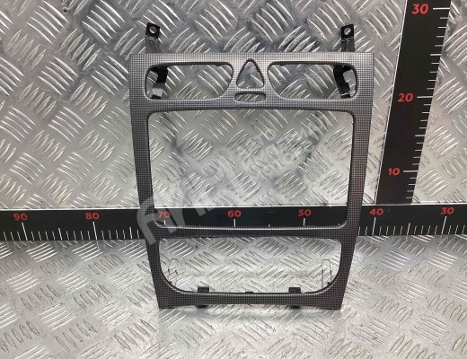 Накладка декоративная центральной консоли Mercedes C (W203) 2000-2004  Mercedes C C (W203) 2000-2004