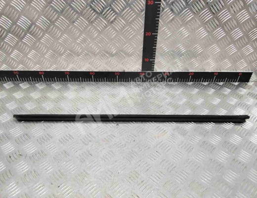 Молдинг стекла двери передней правой наружный Volkswagen Caddy II (9K) 1995-2003  Volkswagen Caddy Caddy II (9K) 1995-2003